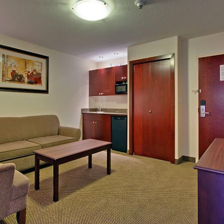 Holiday Inn Express & Suites Whitecourt By Ihg Dalaman gambar