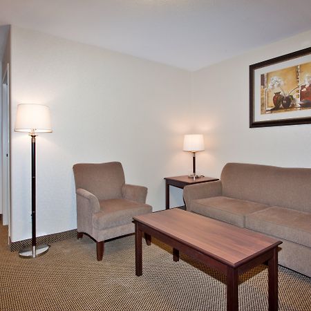 Holiday Inn Express & Suites Whitecourt By Ihg Bilik gambar